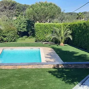  Appartement Meuble 2p 40 M2 Dans Avec Piscine A Vallauris, 4 Km De La